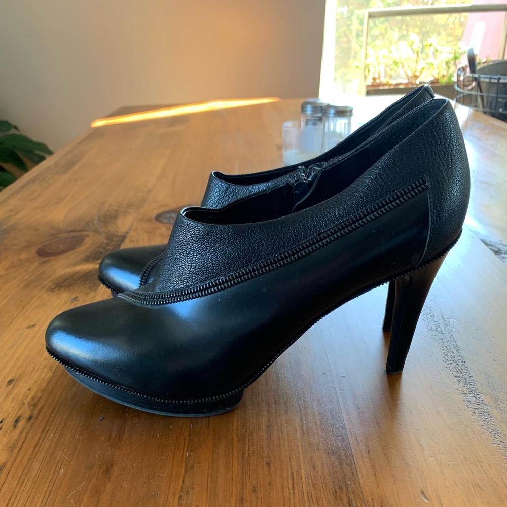 Maria Sharapova by Cole Haan black zip bootie 10